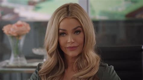 Denise Richards Opens Up About Showing Her Boobies On。